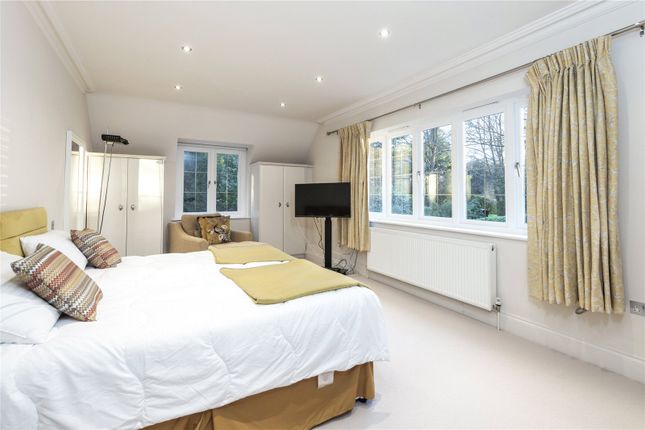 Country house for sale in Cavendish Road, St Georges Hill, Weybridge, Surrey