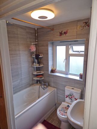 8, BOLSTER GROVE CRESCENT RISE WOOD GREEN, LONDON photo 5