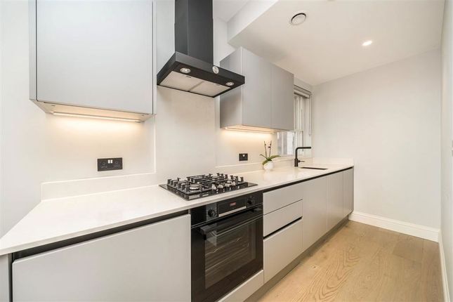 Flat 2  Cooper House, 82, Shaftesbury Avenue, London photo 4