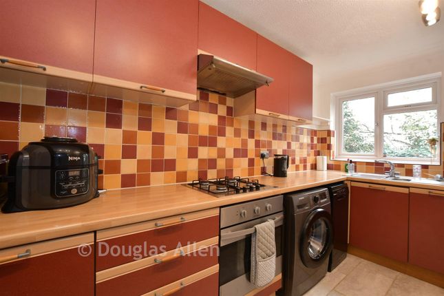 Park View Court, Haslemere Road, Wickford photo 4