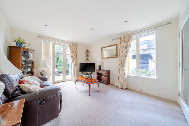 44, Garnier Drive, Hampshire photo 2
