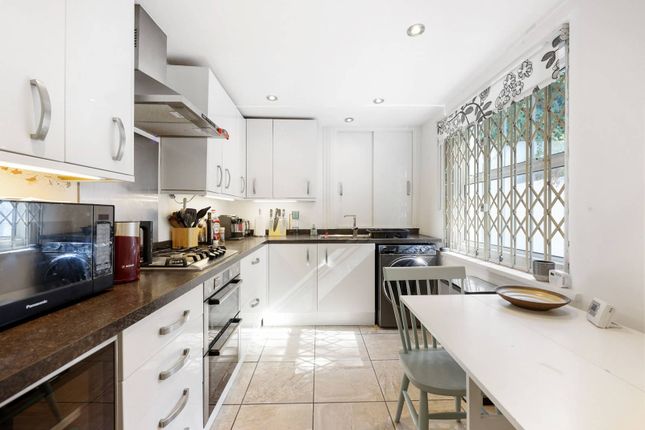 Flat for sale in Mile End Road, Mile End, London