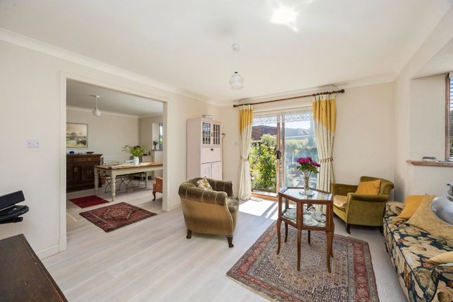 25, Courtlands Close, Worthing photo 4