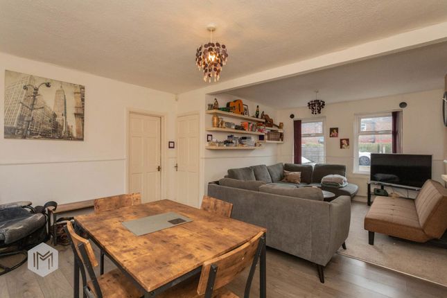 28 Bradley Avenue, Salford photo 4