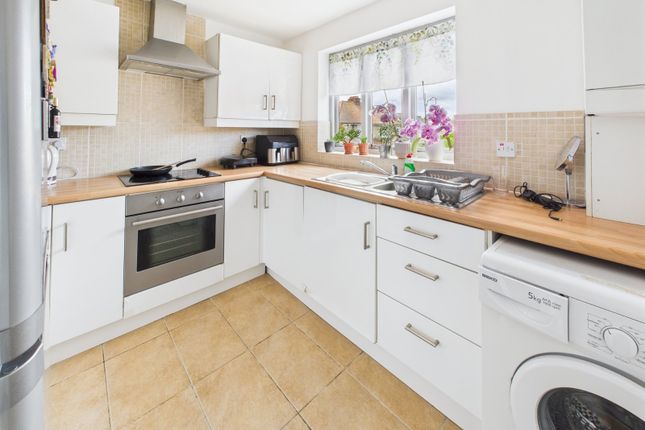 20, Vicarage Way, Berkshire photo 2
