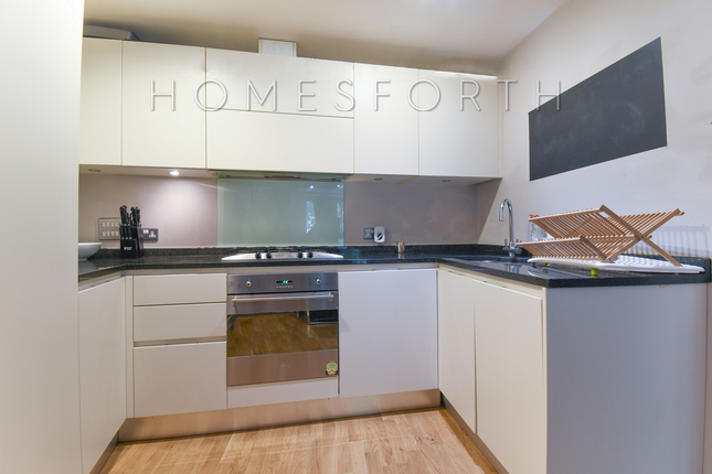 Flat for sale in Enfield Road, Dalston