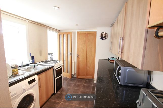 Room to rent in Blenheim Road, Reading