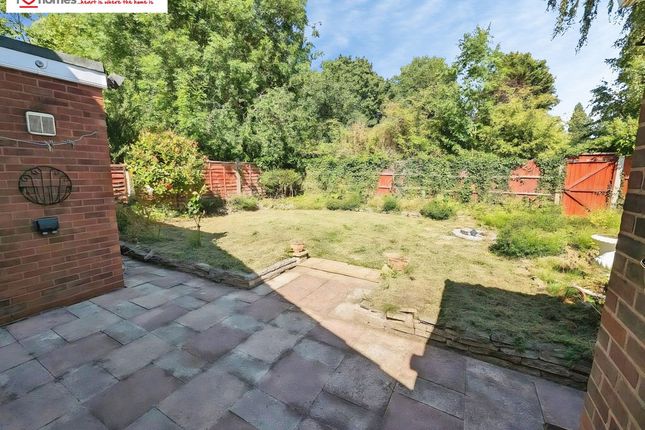 26, Canning Close, Walsall photo 4