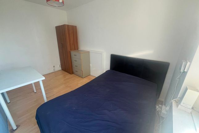 47 James House, Solebay Street, London photo 2