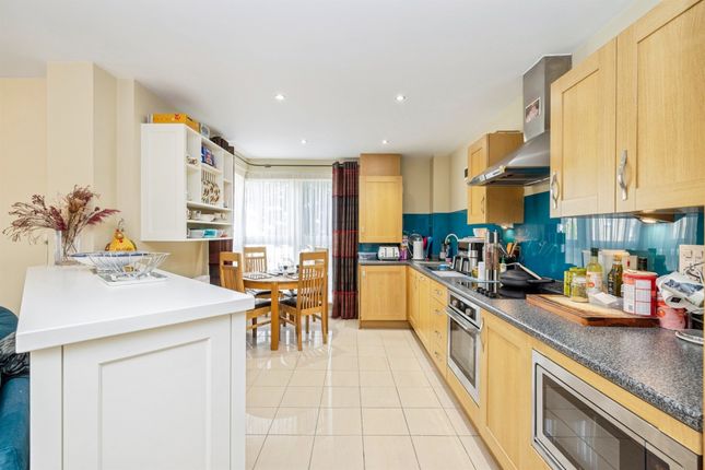 8, Catalonia Apartments, Metropolitan Station Approach, Watford photo 4