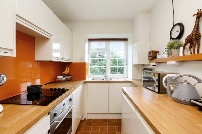 Flat for sale in Woodside Court, The Common, London