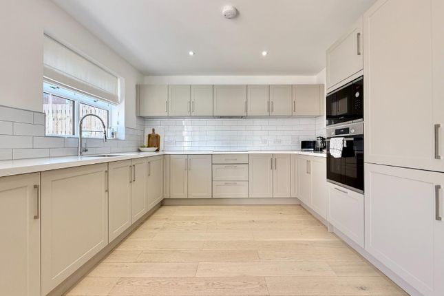 6, Paddock Close, Brierley photo 3