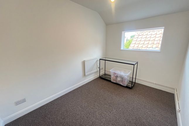 Flat 2, 229, London Road South, LOWESTOFT photo 4