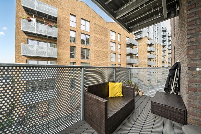 Flat 11, Lacewood Apartments, London photo 4