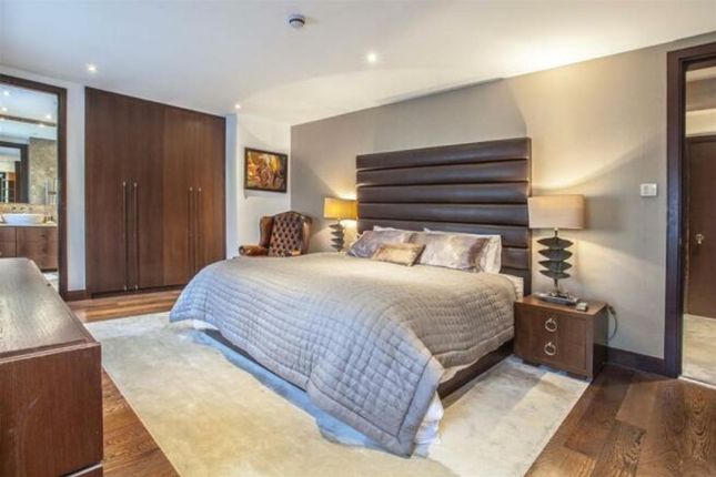 Flat to rent in Park Lane, Mayfair