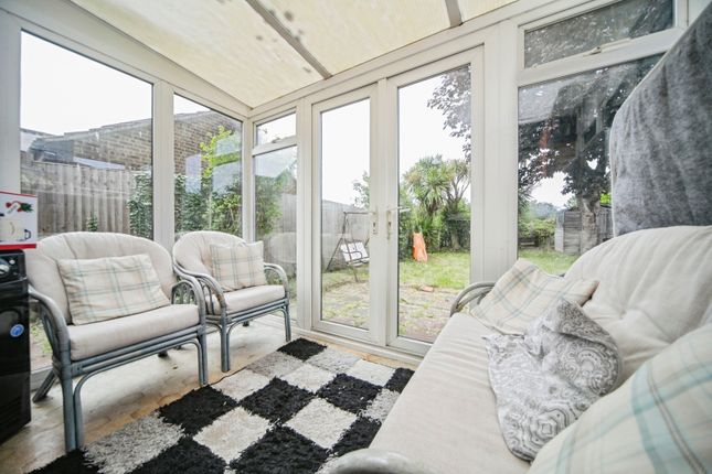 19, Carlford Close, Ipswich photo 3