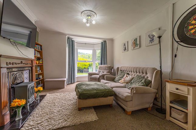 18 Plasycoed Road, Pontypool photo 3