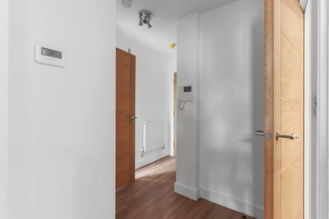 Flat 1,, Rye Road, Hoddesdon photo 2