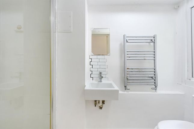 7 Badric Court, 5, Yelverton Road, London photo 4