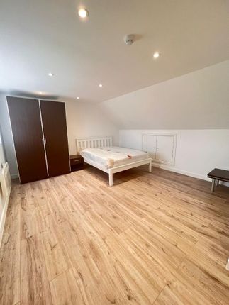 Thumbnail Studio to rent in Wagtail Way, Orpington