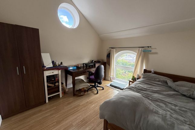 Room 1, The Old Chapel, Sundon Road, Dunstable photo 2