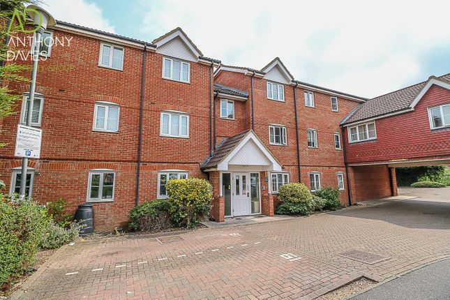 Thumbnail Flat for sale in Winnipeg Way, Broxbourne