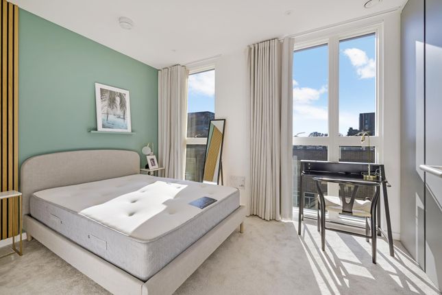 4, Springpark Drive, London photo 3