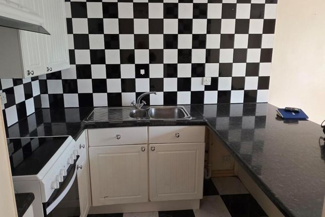 19, Armada Court, Grays photo 2