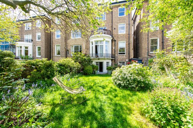 Flat for sale in Belsize Square, London