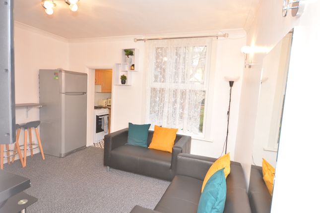 4, Wedderburn Road, Barking photo 4