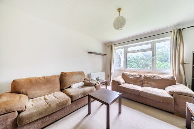 6 Abell Court,, Brighton Road, Addlestone photo 4