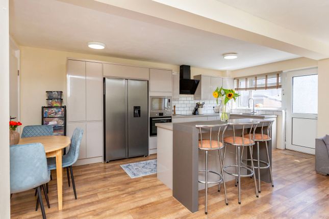 44, Maitland Drive, Cupar photo 4