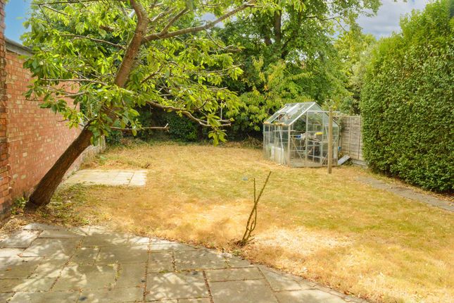 65 Knighton Fields Road West, Leicester photo 3