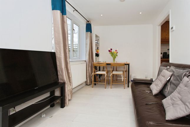 28, Atkins Close, Cambridge photo 3