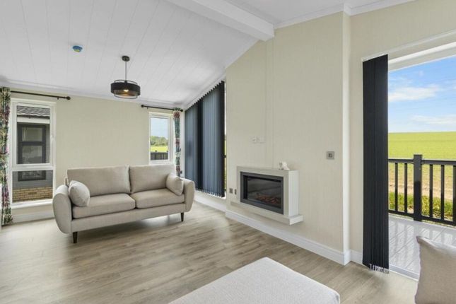 27, Walton Hall Farm, Walton's Hall Rd, Stanford-le-Hope photo 4