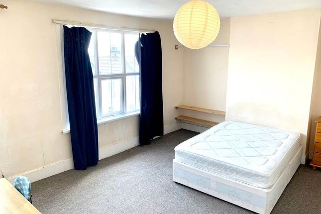 Terraced house to rent in Queens Park Road, Brighton