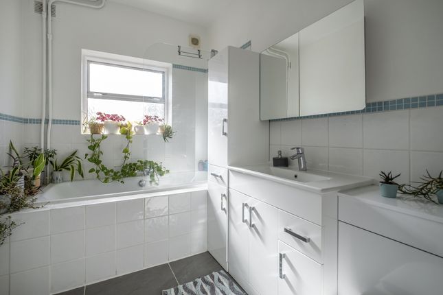 16, Heathfield Square, London photo 5