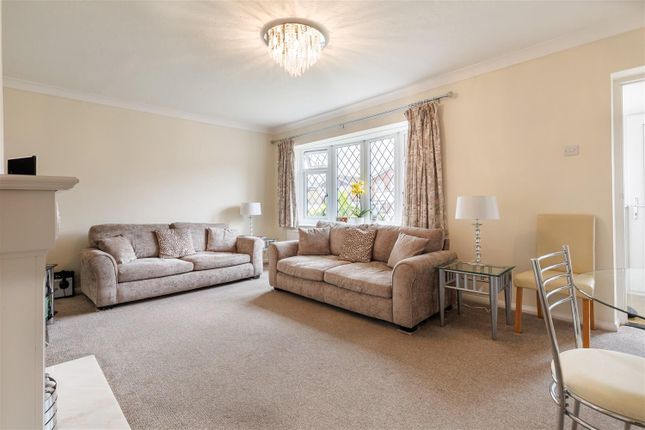 28, Emberson Way, North Weald photo 3