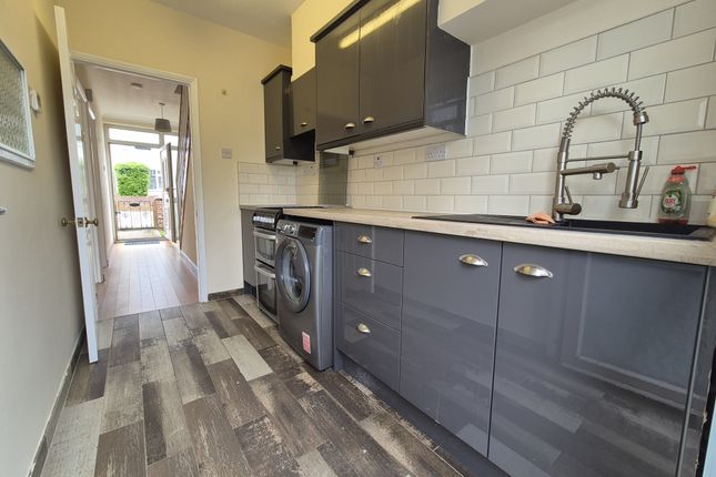 25, South Ockendon photo 2