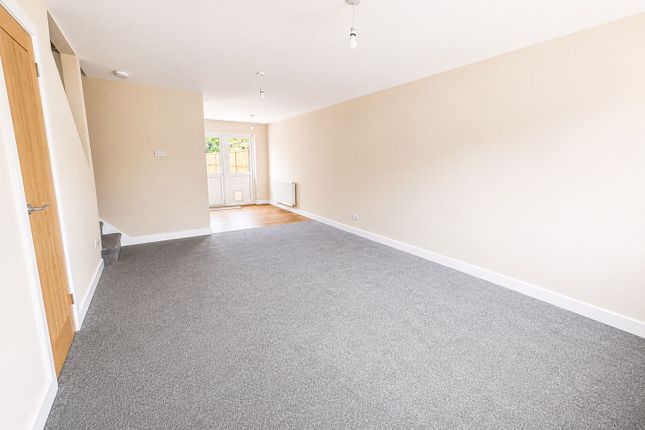 33, Forsythia Place, Southampton photo 3