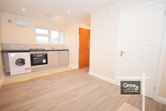Studio flat on 61, Alexandra Road, SOUTHAMPTON, £825/mo