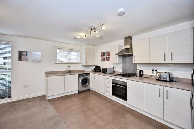 96 Flat 2, Hawley Drive, West Malling photo 4