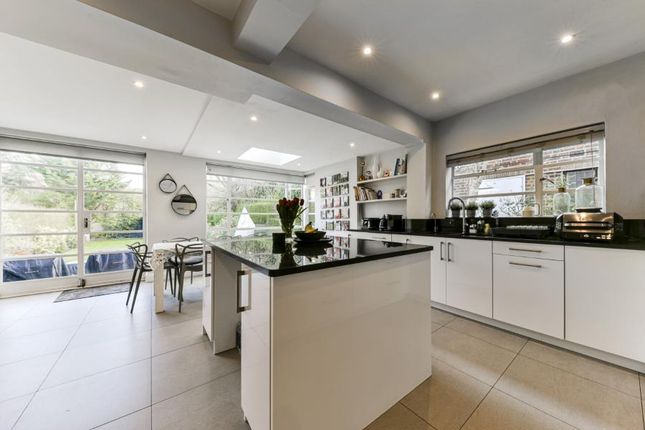 60, Litchfield Way, London photo 3