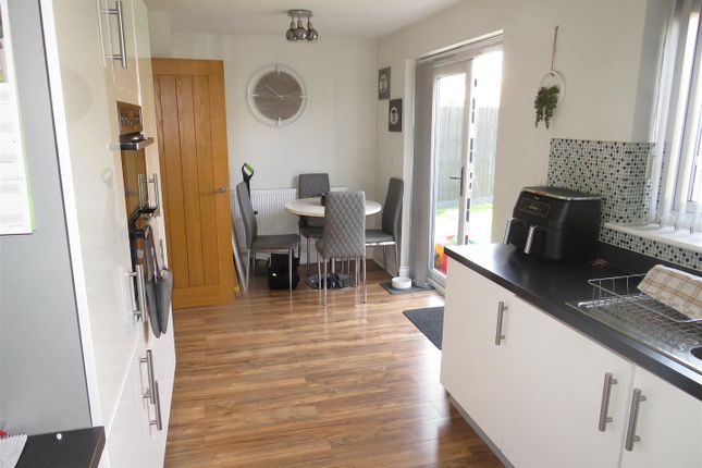 10, Broom Close, Birmingham photo 5