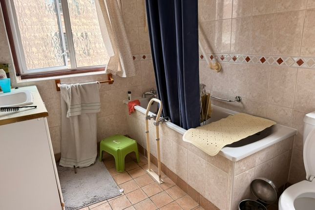 16, West View, London photo 2