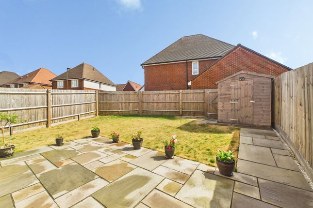 31, Rochford Grove, Horsham photo 4