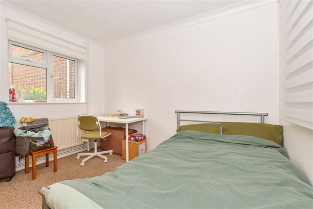 Goudhurst Close, Canterbury photo 4