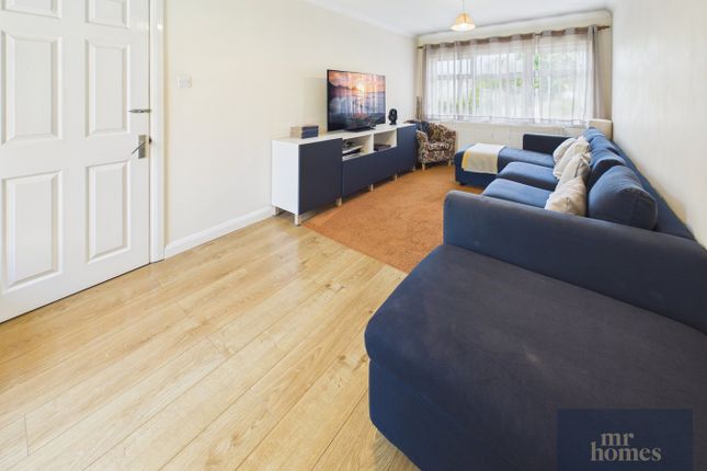 2, Woosnam Close, Cardiff photo 5
