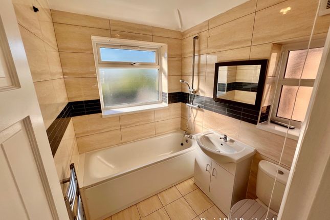 3-bed house on 178, Conway Crescent, Perivale, £1,998/mo