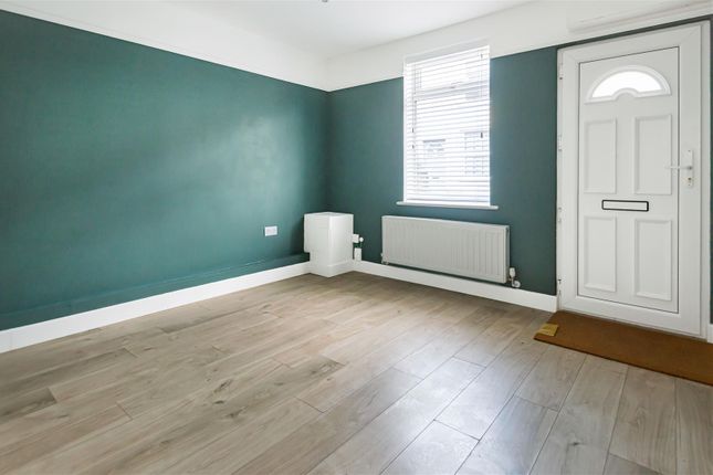 34, Eden Road, Haverhill photo 2